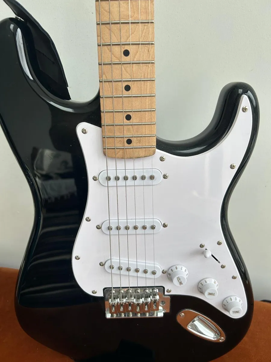 Squire Stratocaster electric guitar and Amp - Image 2