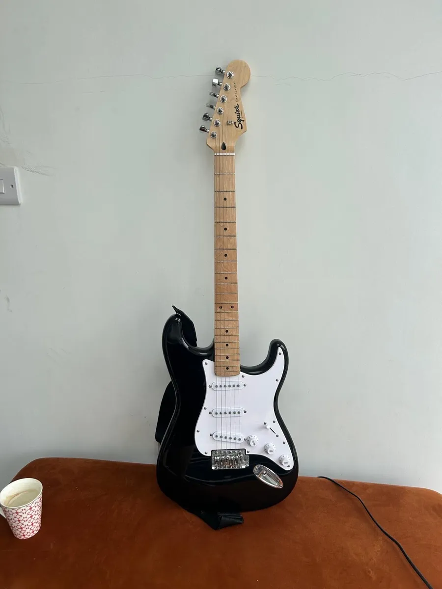 Squire Stratocaster electric guitar and Amp - Image 3