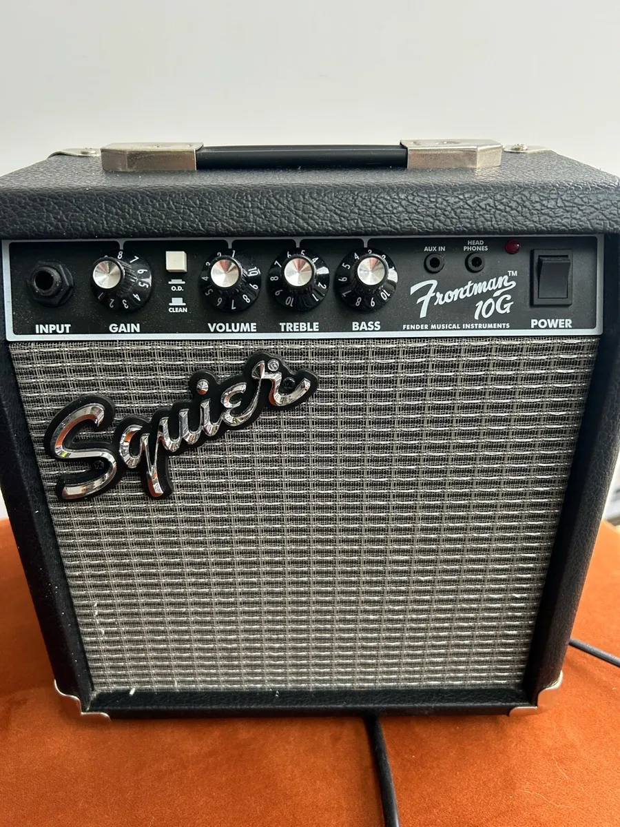 Squire Stratocaster electric guitar and Amp - Image 4