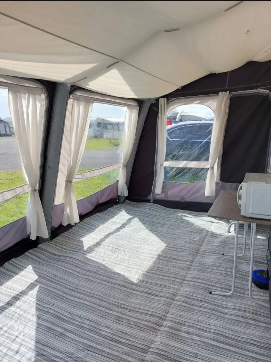 2018 Xplore 553 – 4 Berth Touring Caravan - Image 4