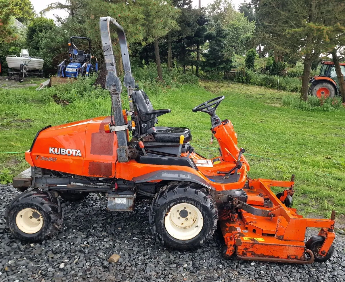 Kubota F3680 ride on mower lawnmower - Image 2