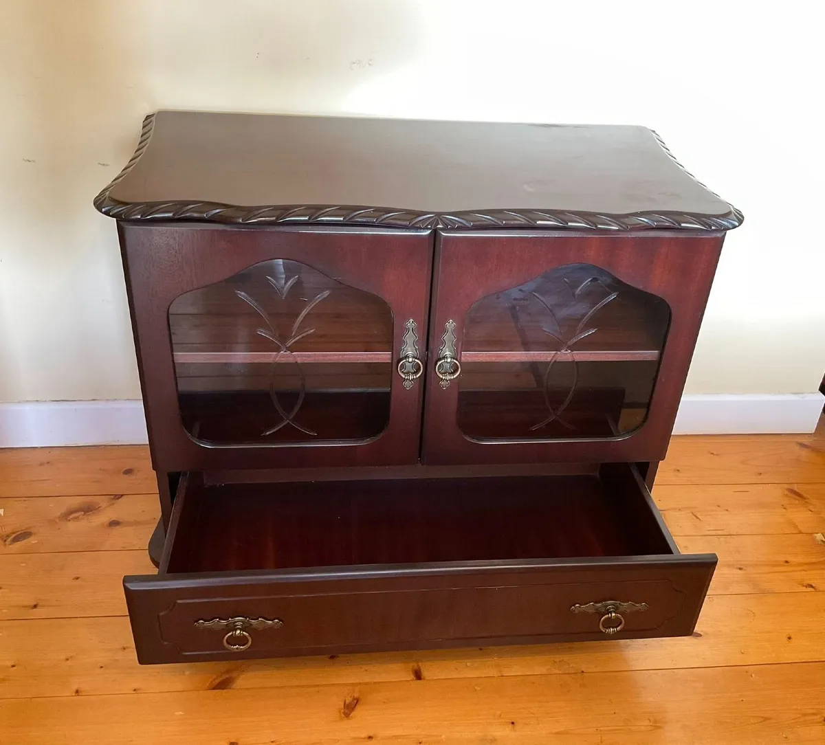 Quality Vintage Rossmore Cabinet And Brass Handles - Image 4