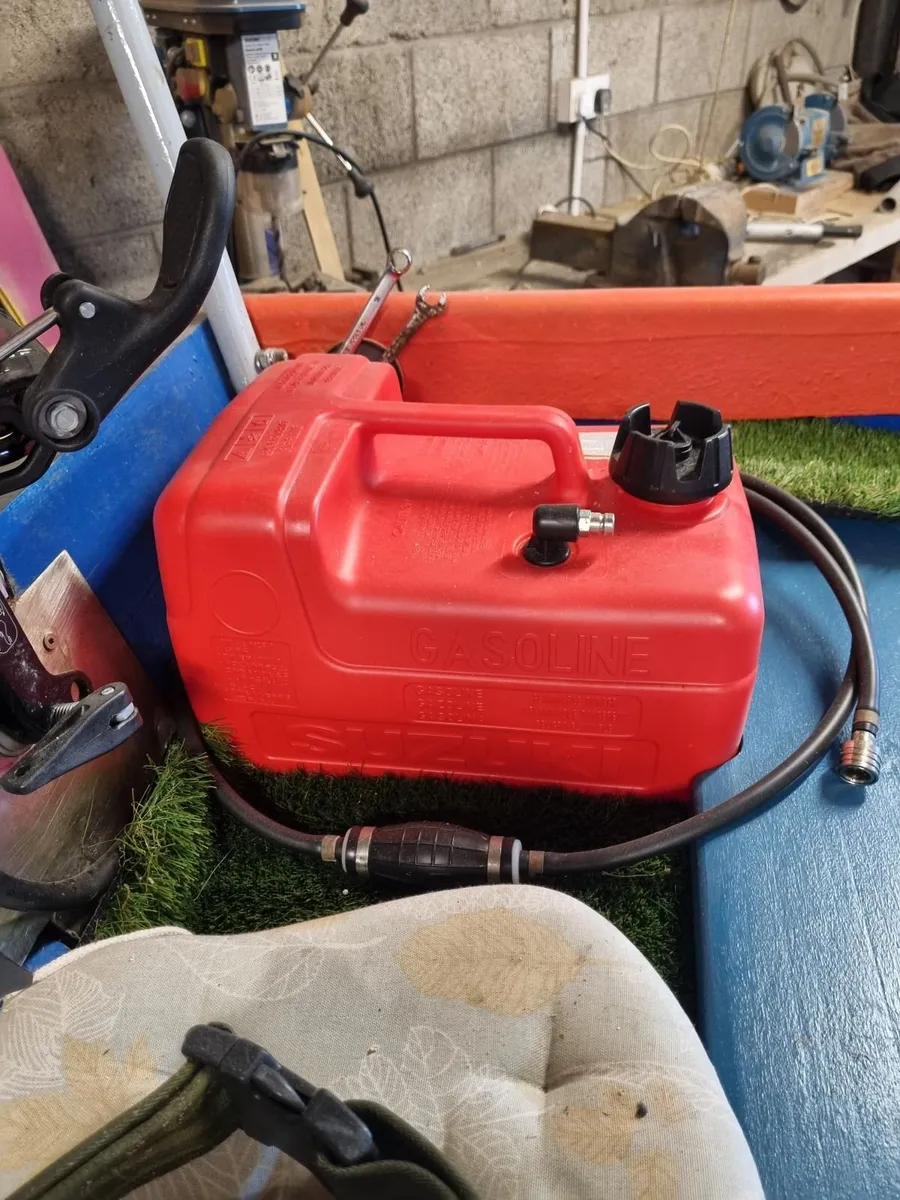 Suzuki 15hp outboard engine - Image 4