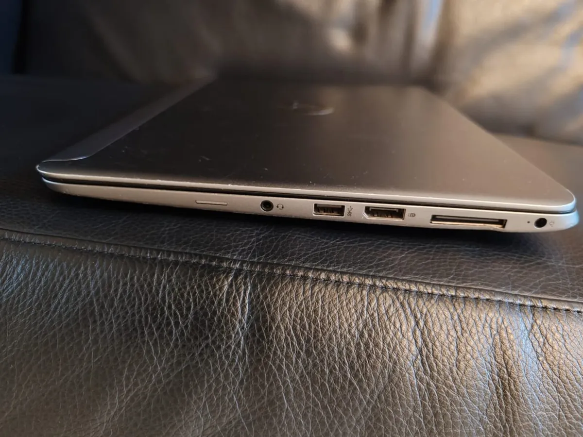 Laptop - Image 2