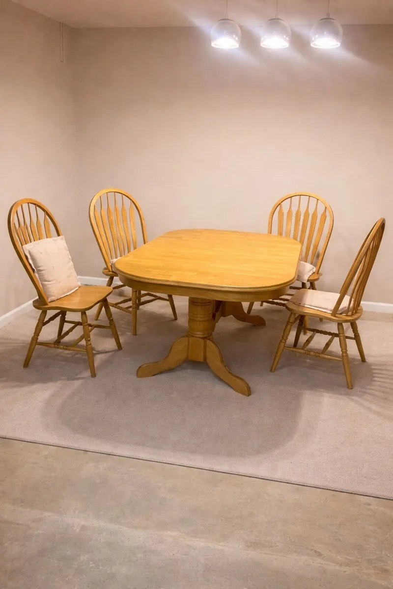 Table & Chairs