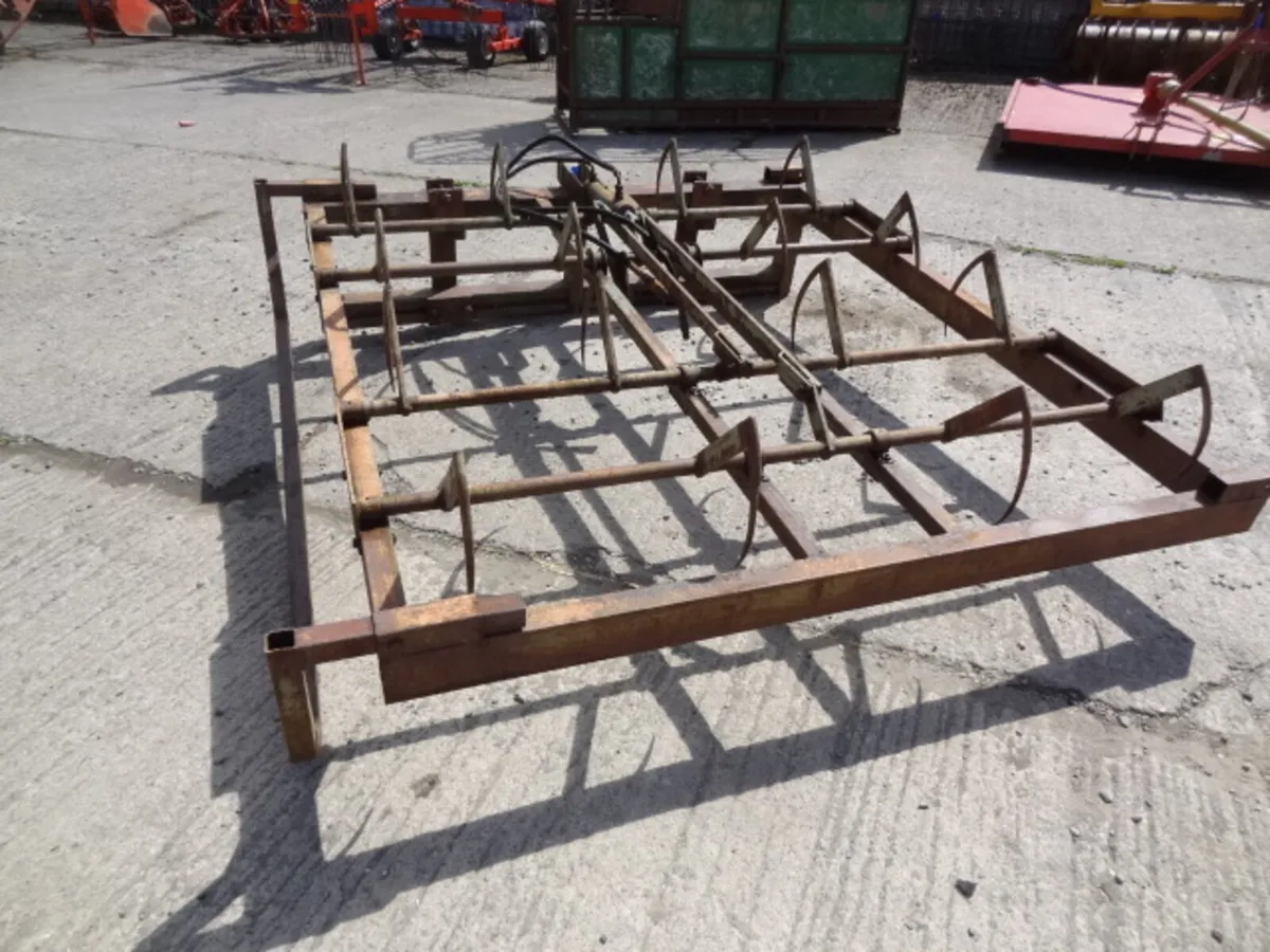 Cook Flat 8 Bale Grab with guide Rail - Image 2