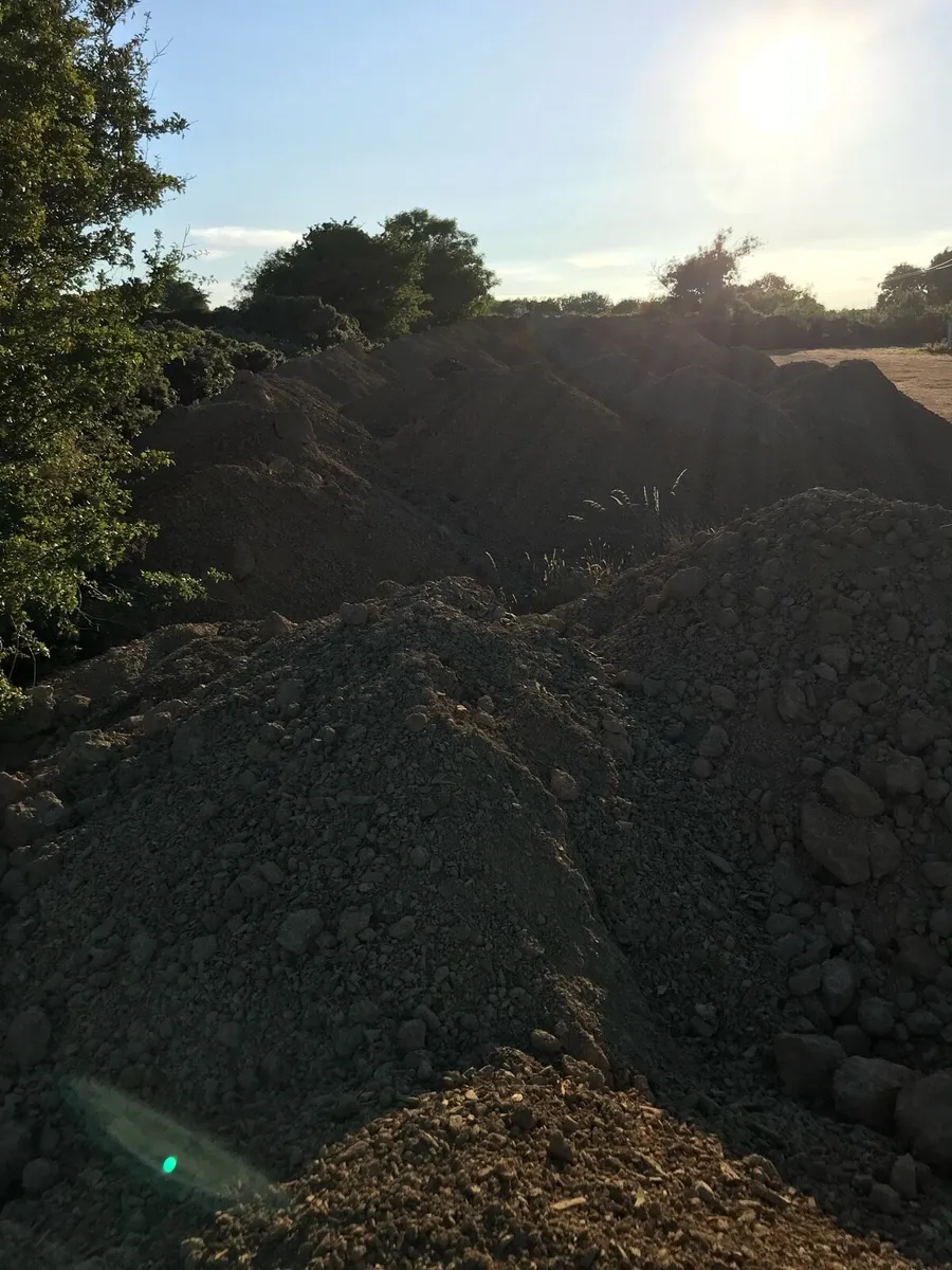 Gravel /pencil suitable for landfill or passages - Image 1