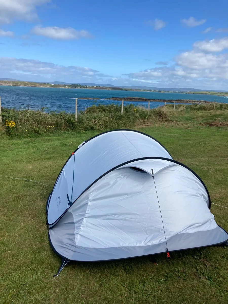 Quechua pop up tent - Image 1