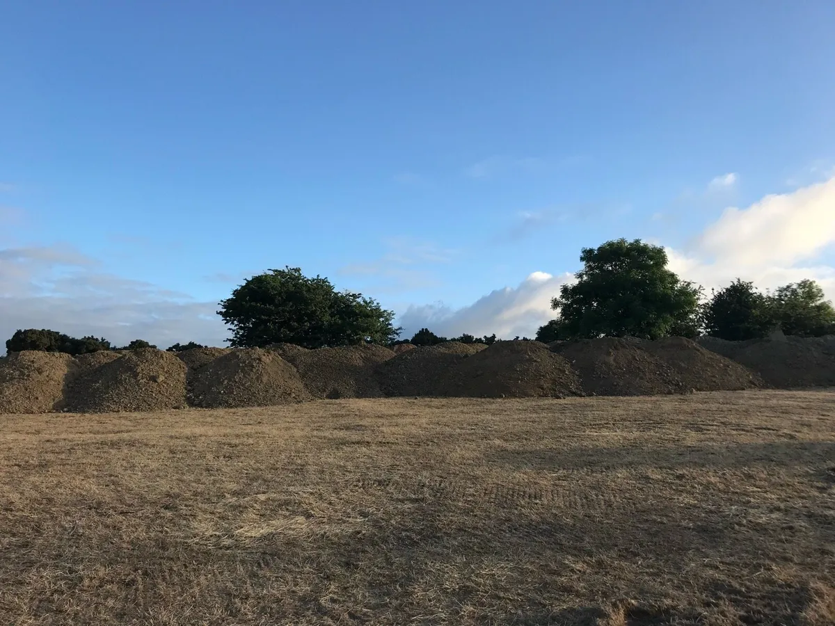 Gravel /pencil suitable for landfill or passages - Image 2