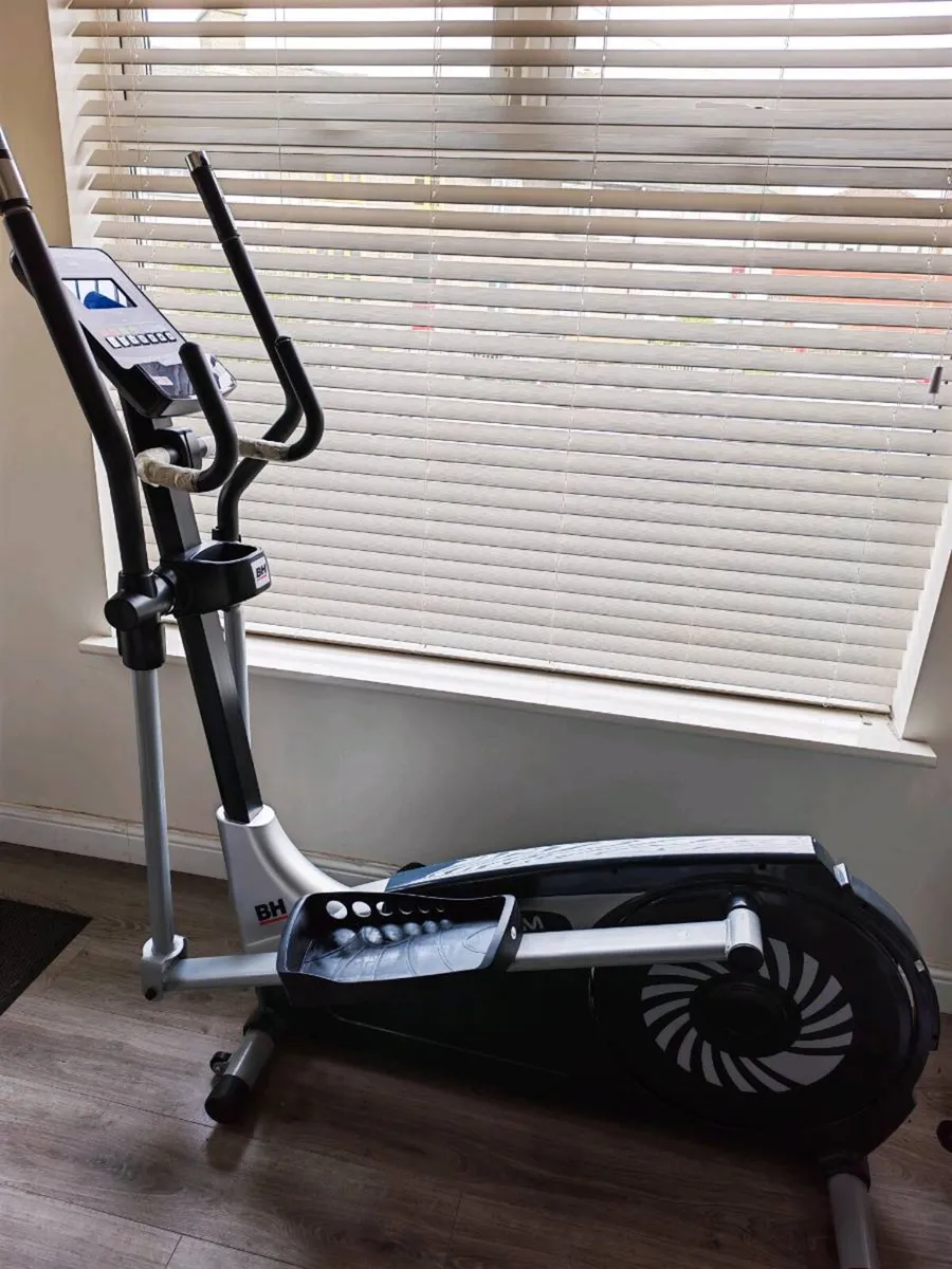 Cross trainer in perfect condition - Image 2