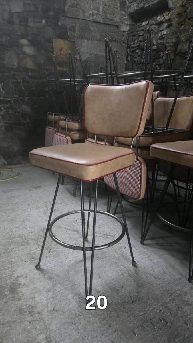Pub furniture/High stools - Image 2