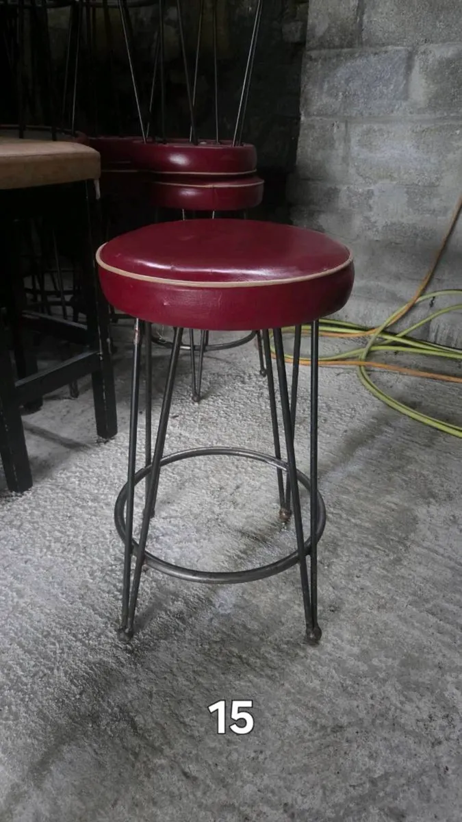 Pub furniture/High stools - Image 3