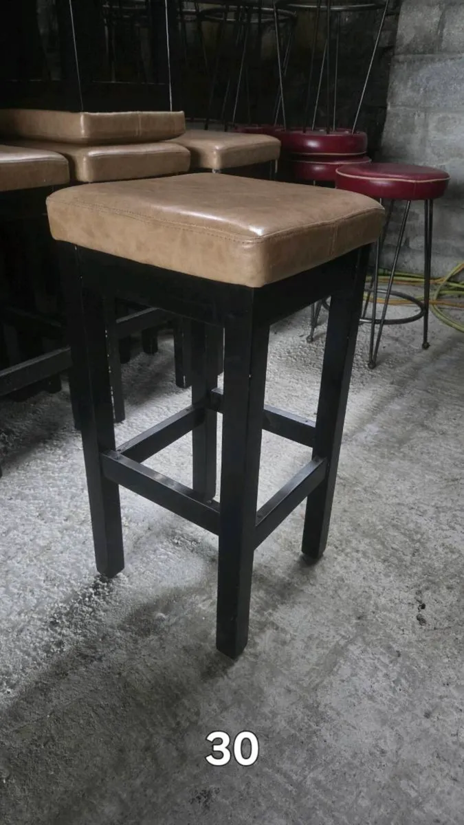 Pub furniture/High stools - Image 4