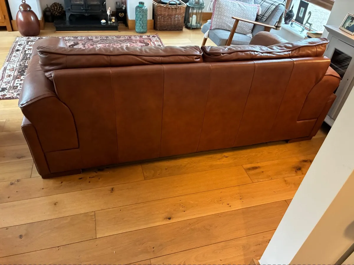 Fabulous  genuine leather couch - Image 3