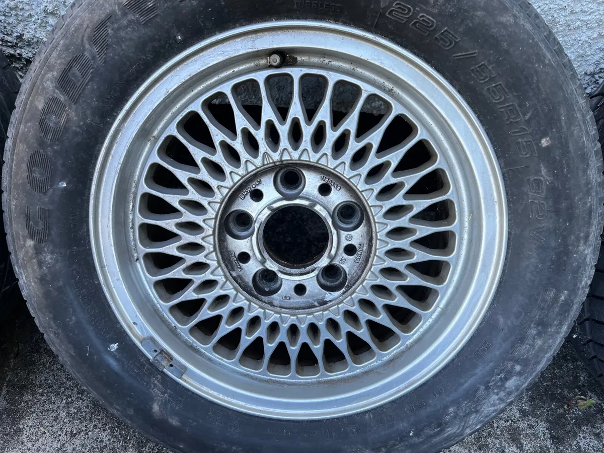 E36 alloy wheels - Image 3