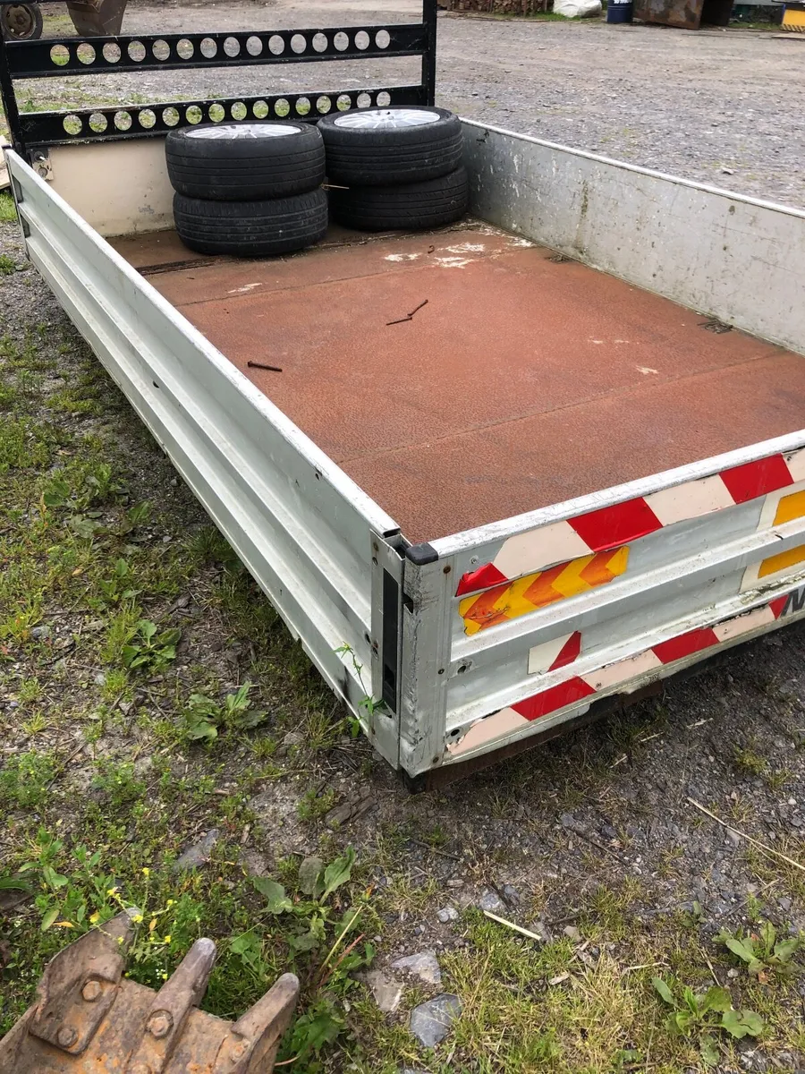 Trailer - Image 1