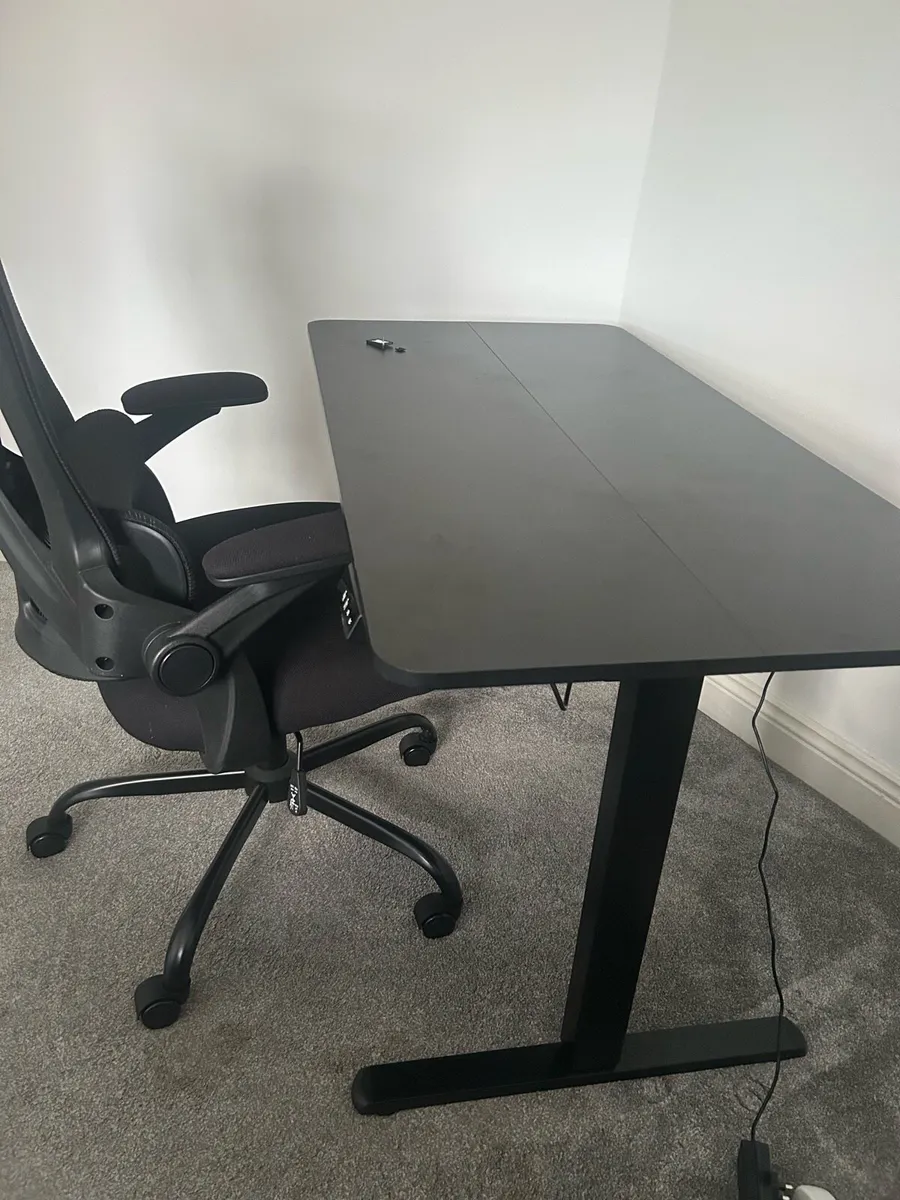 Gaming chair and desk - Image 1