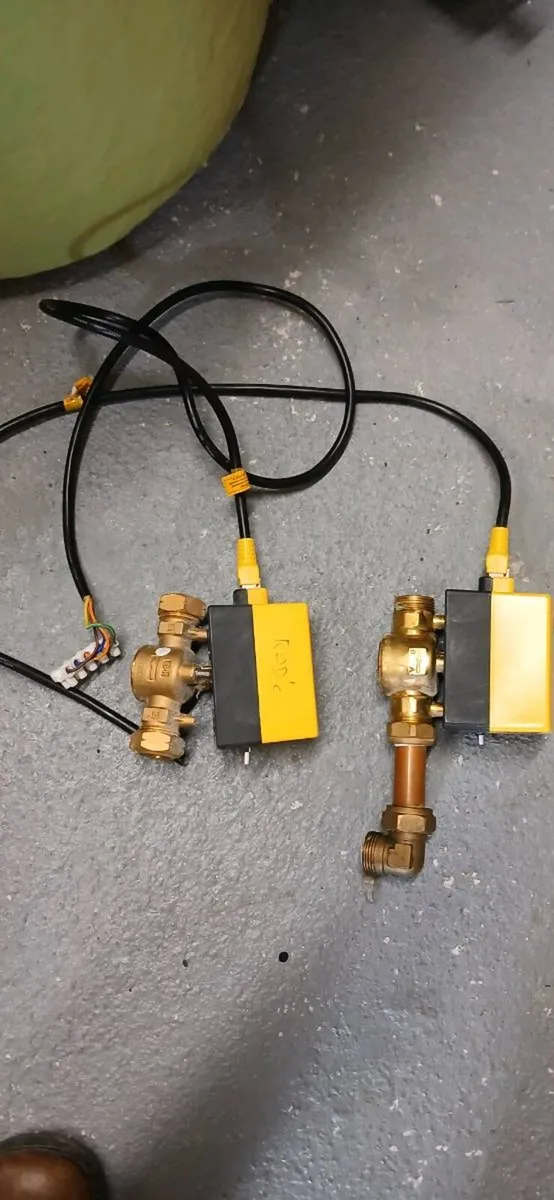 Cylinder and central heating controls - Image 4