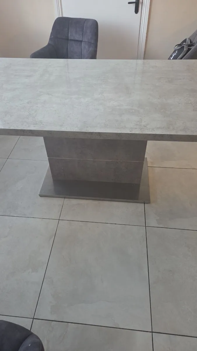 Kitchen table - Image 3