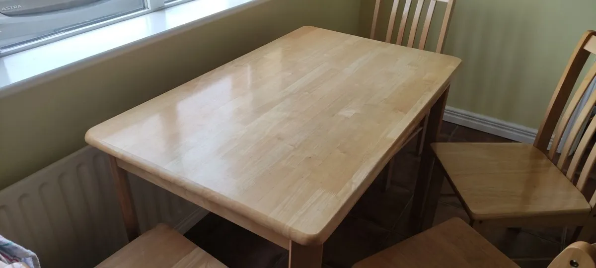 Kitchen table - Image 1