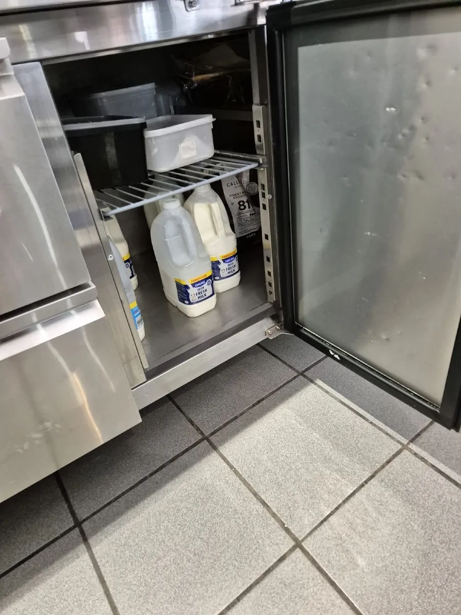 Fridge - undercounter - Image 2