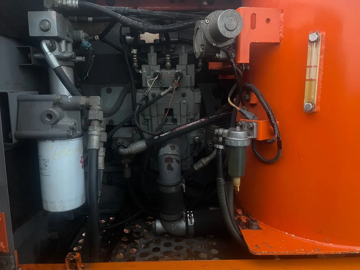 Plant machinery hitachi - Image 2