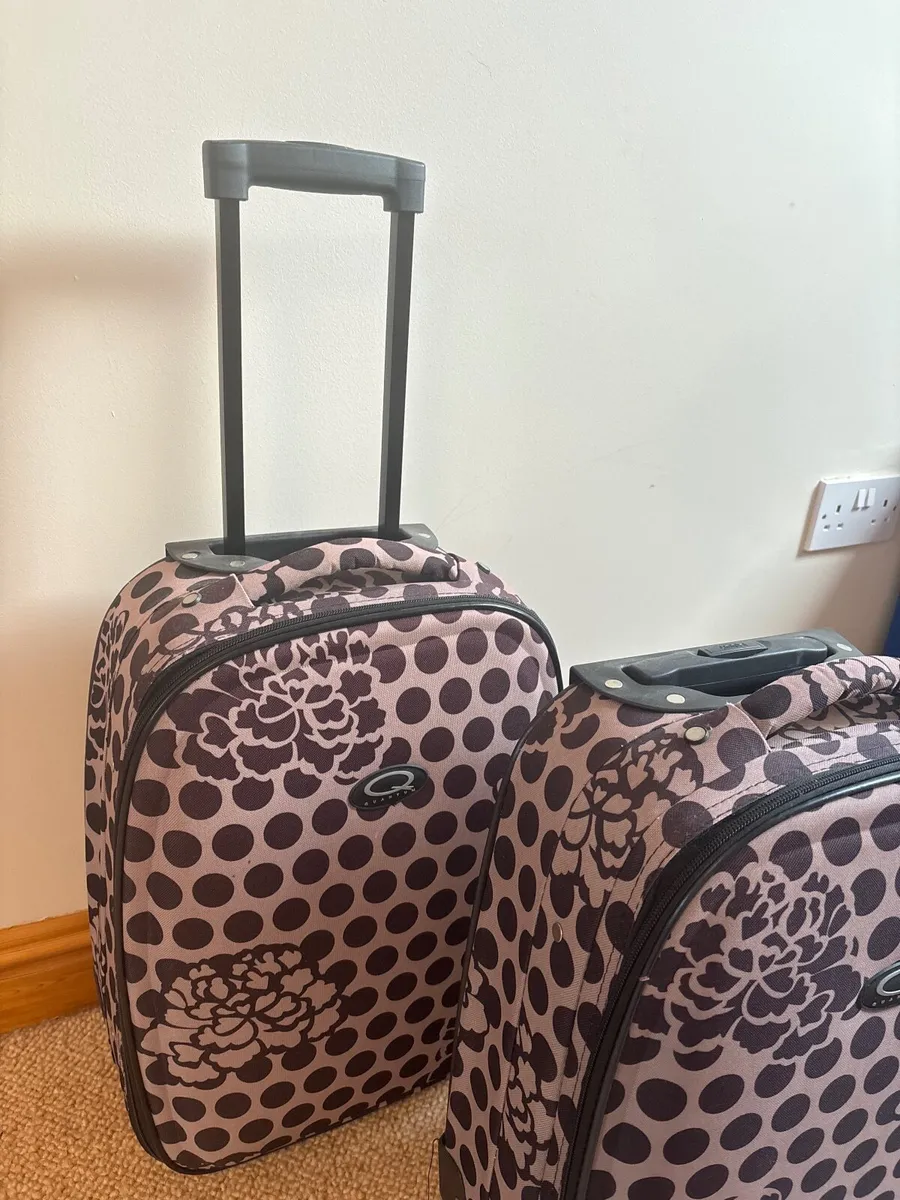 Ryanair suitcases - Image 2