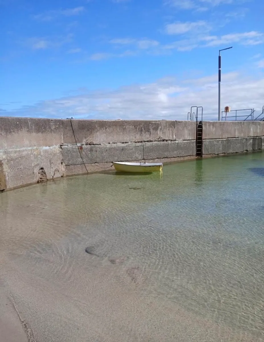 8ft Fibreglass Tender with Oars - Image 4