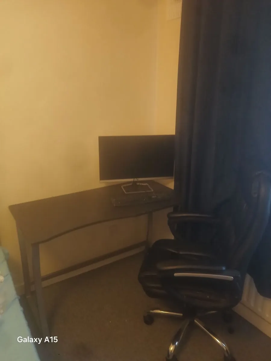 Desk,chair and monitor - Image 3