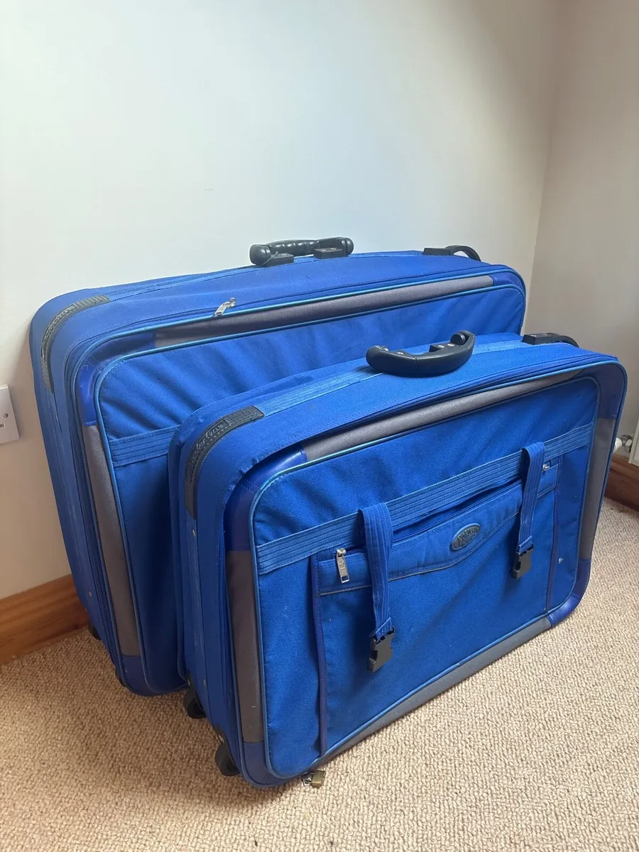 Pair of large suitcases - Image 1