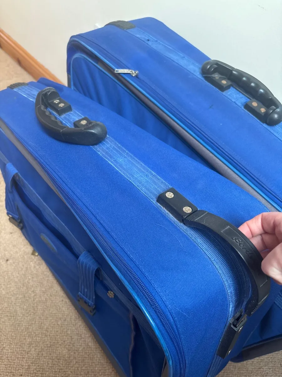 Pair of large suitcases - Image 3
