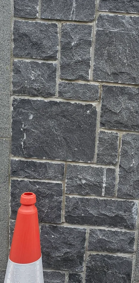 Thin limestone - Image 1