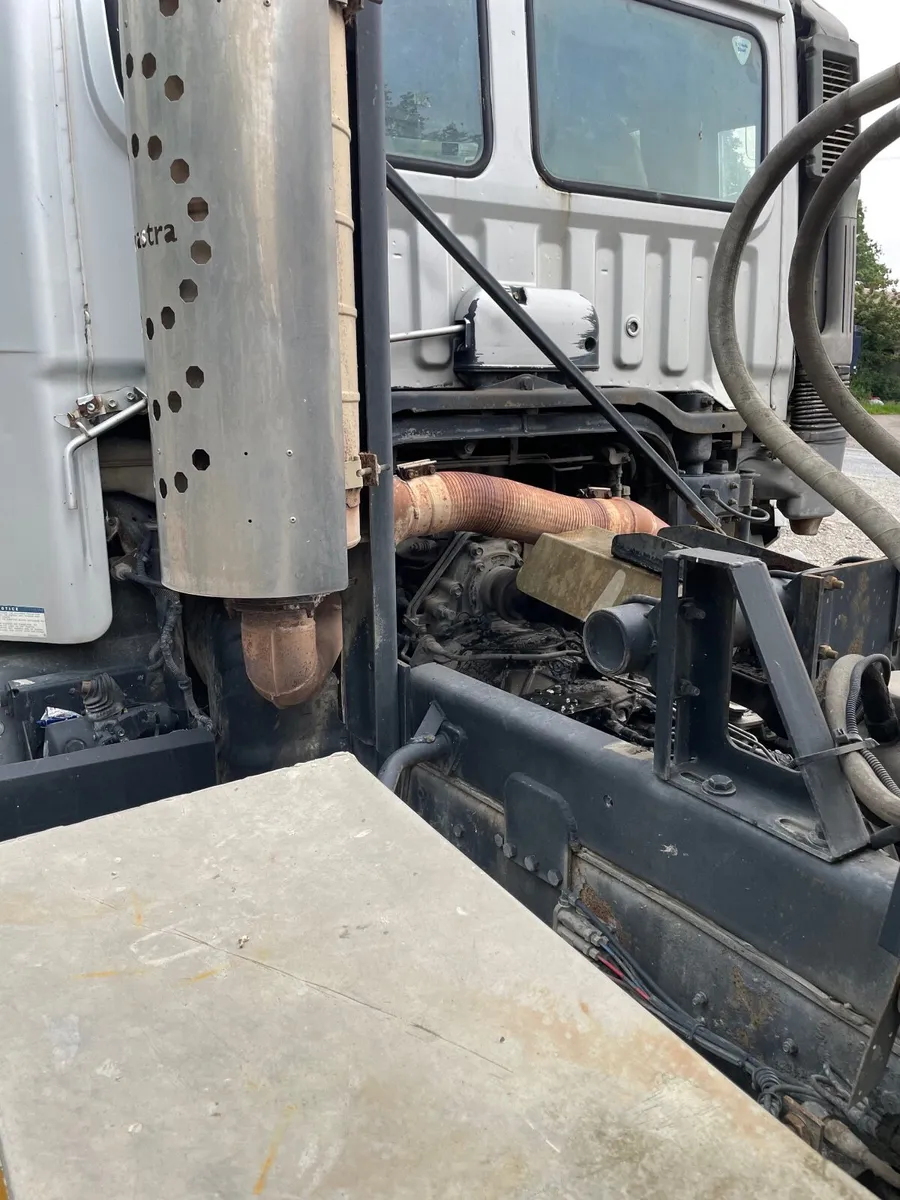 Hino 700 8 wheeler mixer truck 3213 - Image 2