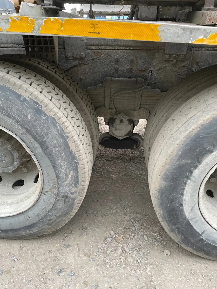 Hino 700 8 wheeler mixer truck 3213 - Image 3