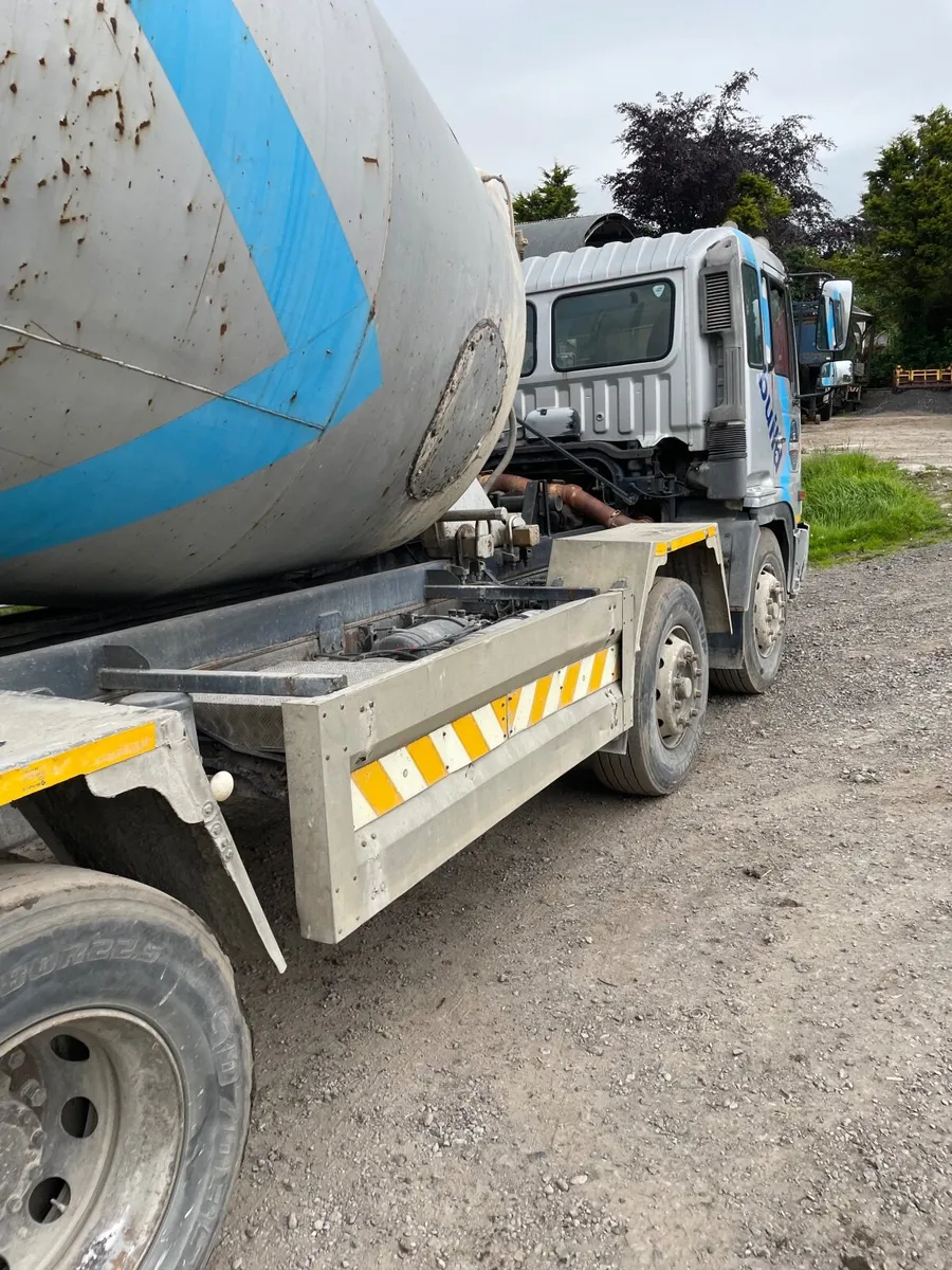 Hino 700 8 wheeler mixer truck 3213 - Image 4
