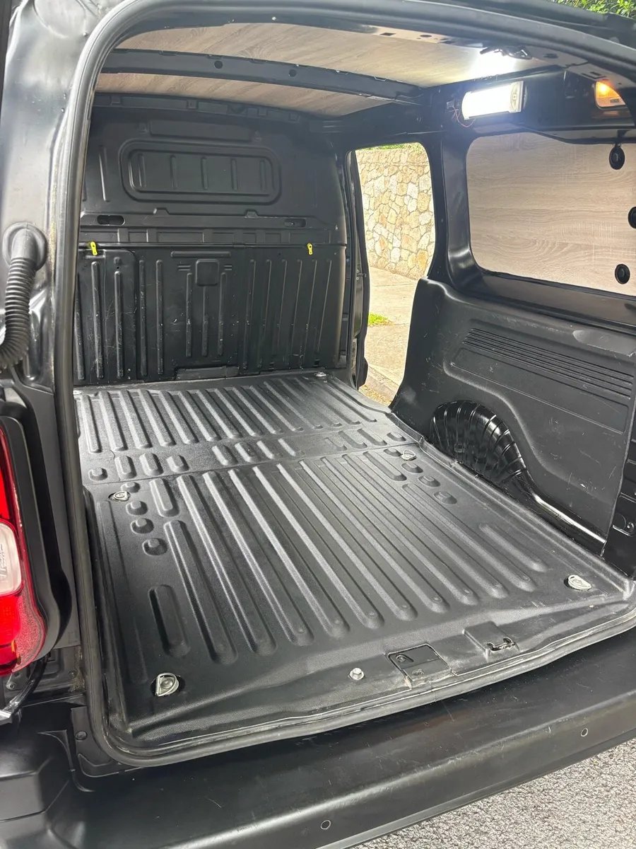 Peugeot partner professional LWB - Image 4
