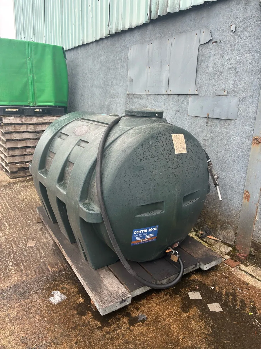 Oil tank - Image 1