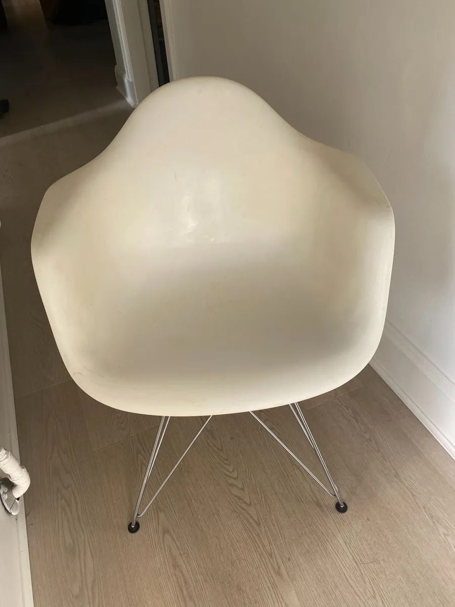 6 White Eames Style Dining Chair – Eiffel Base