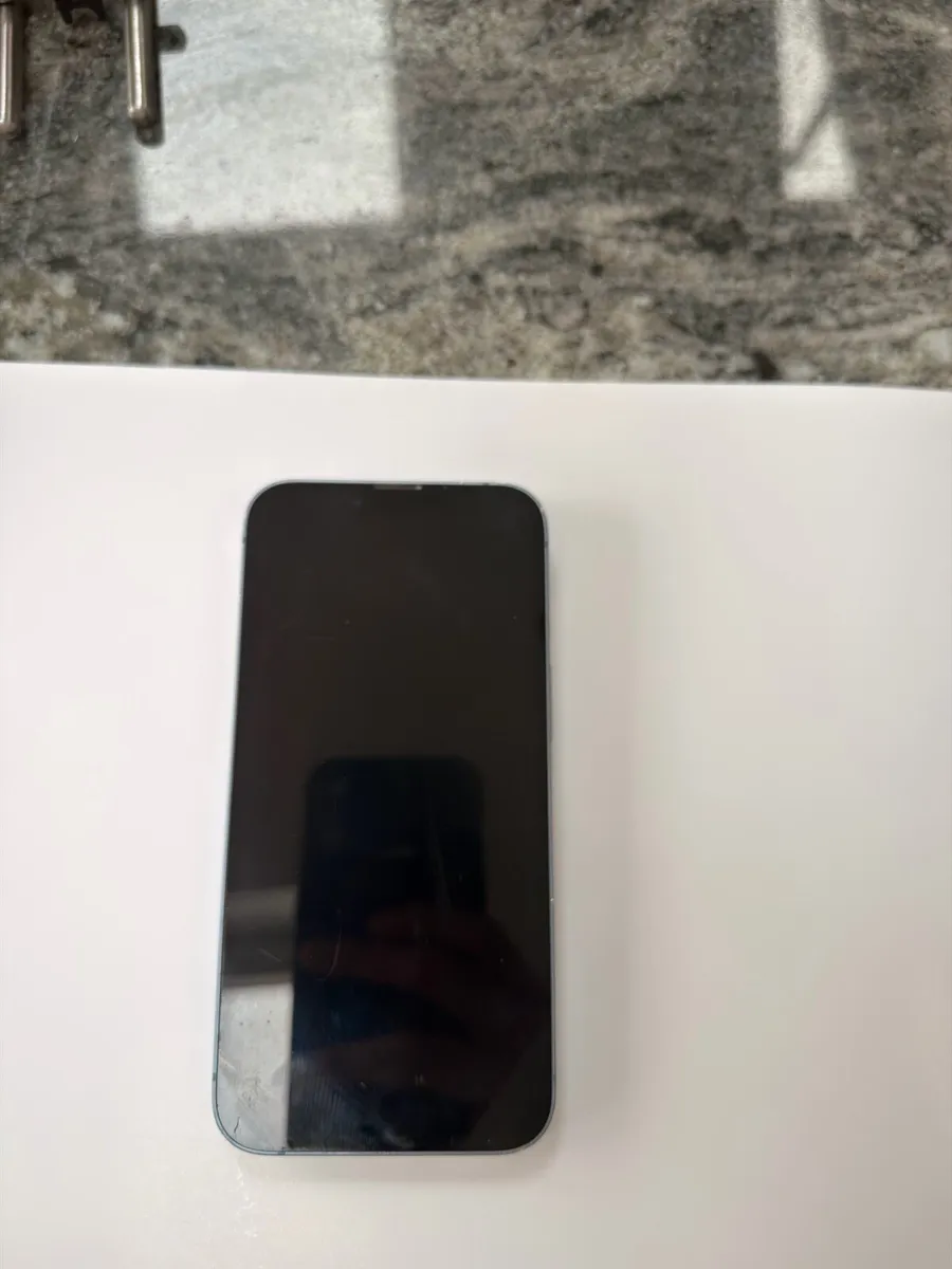 iPhone 14 - Image 2