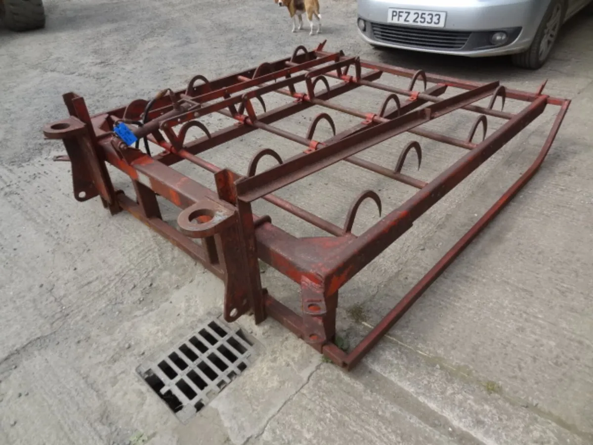 Flat 8 Bale Grab - Image 3