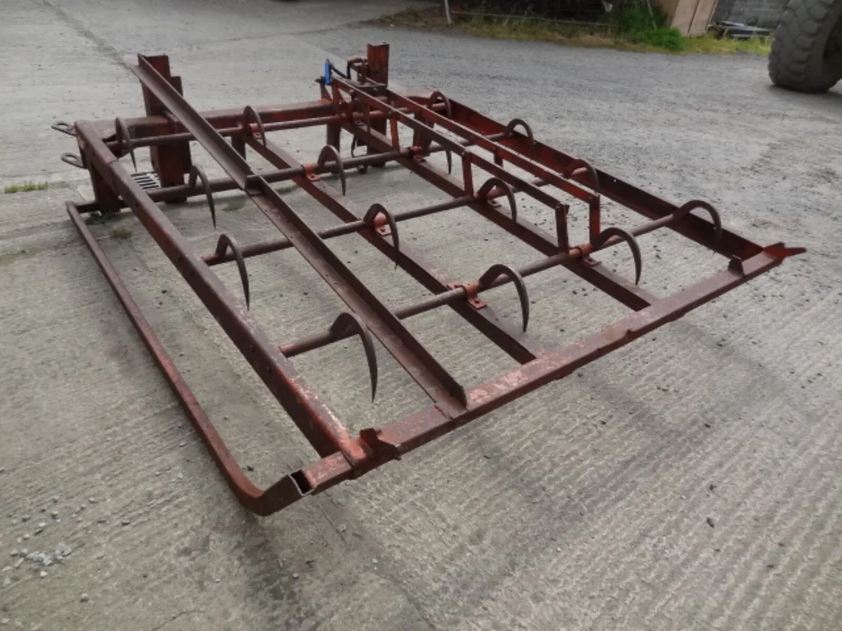 Flat 8 Bale Grab - Image 1