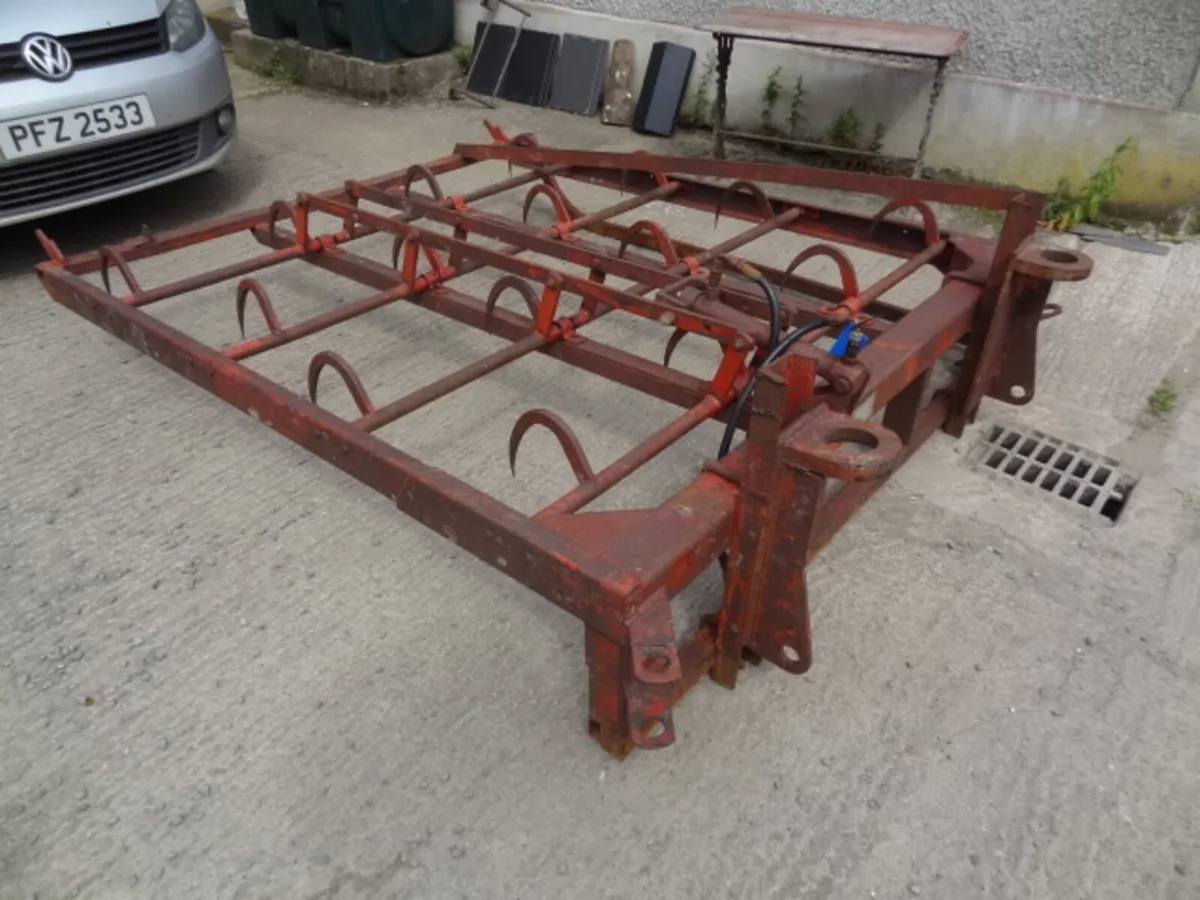 Flat 8 Bale Grab - Image 4