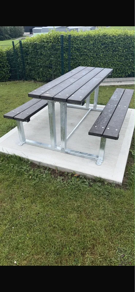 Outdoor picnic table - Image 2