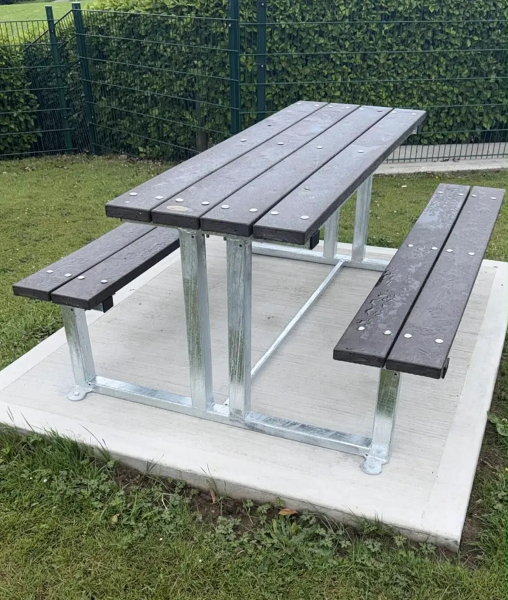 Outdoor picnic table - Image 3