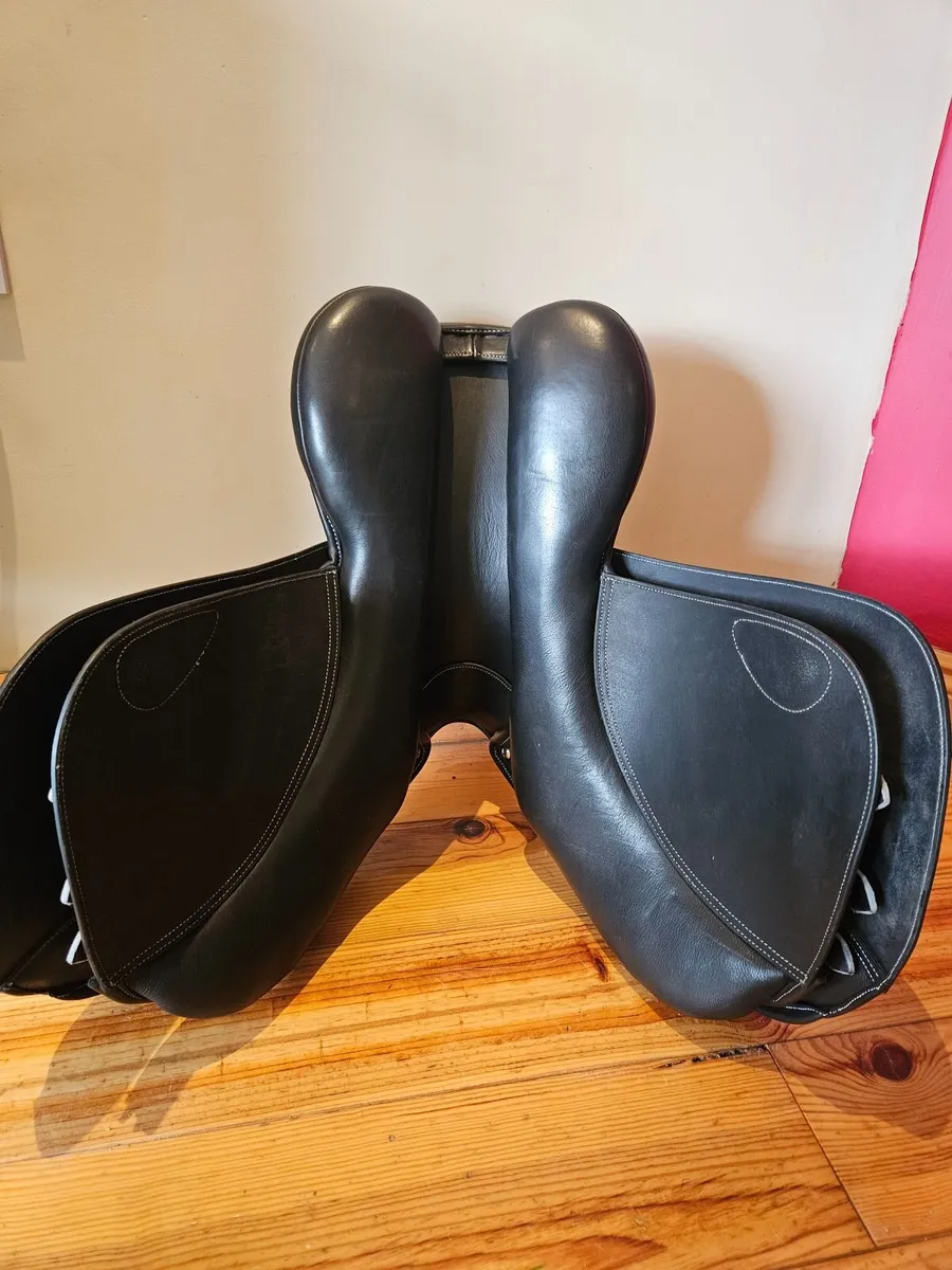 Close Contact Saddle 17.5 inch. - Image 4