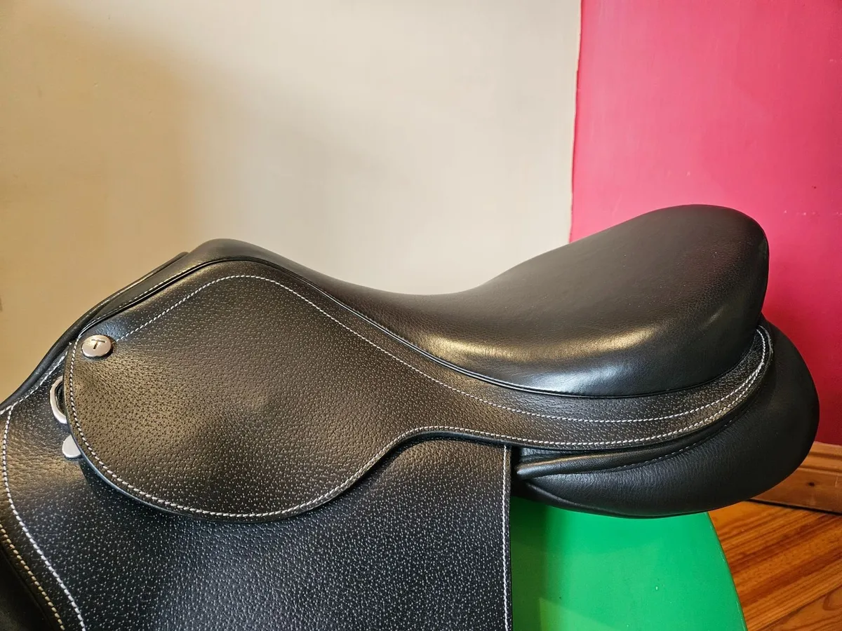 Close Contact Saddle 17.5 inch. - Image 2