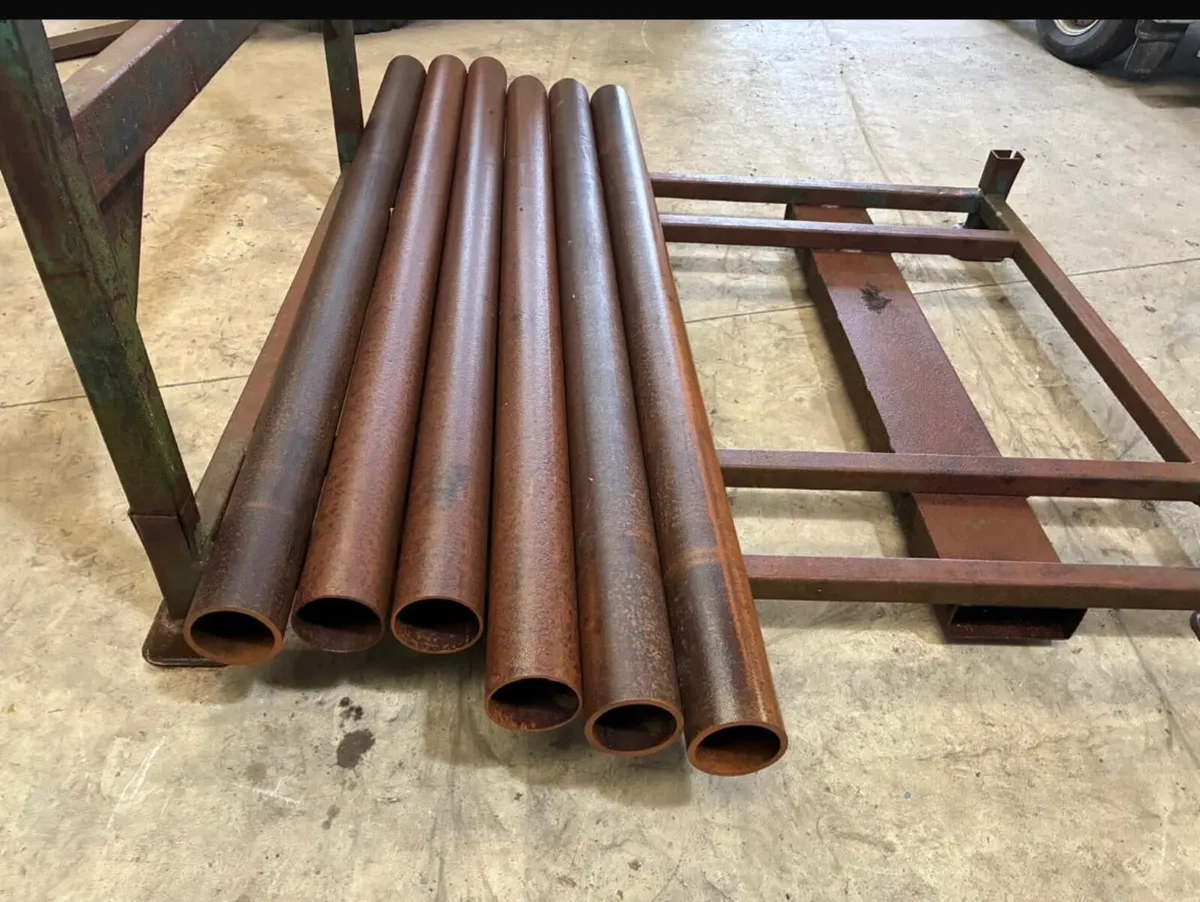 TUBES - Image 1