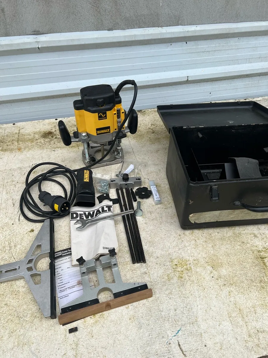 Plunge Router Dewalt DW625EL 120 volt - Image 1