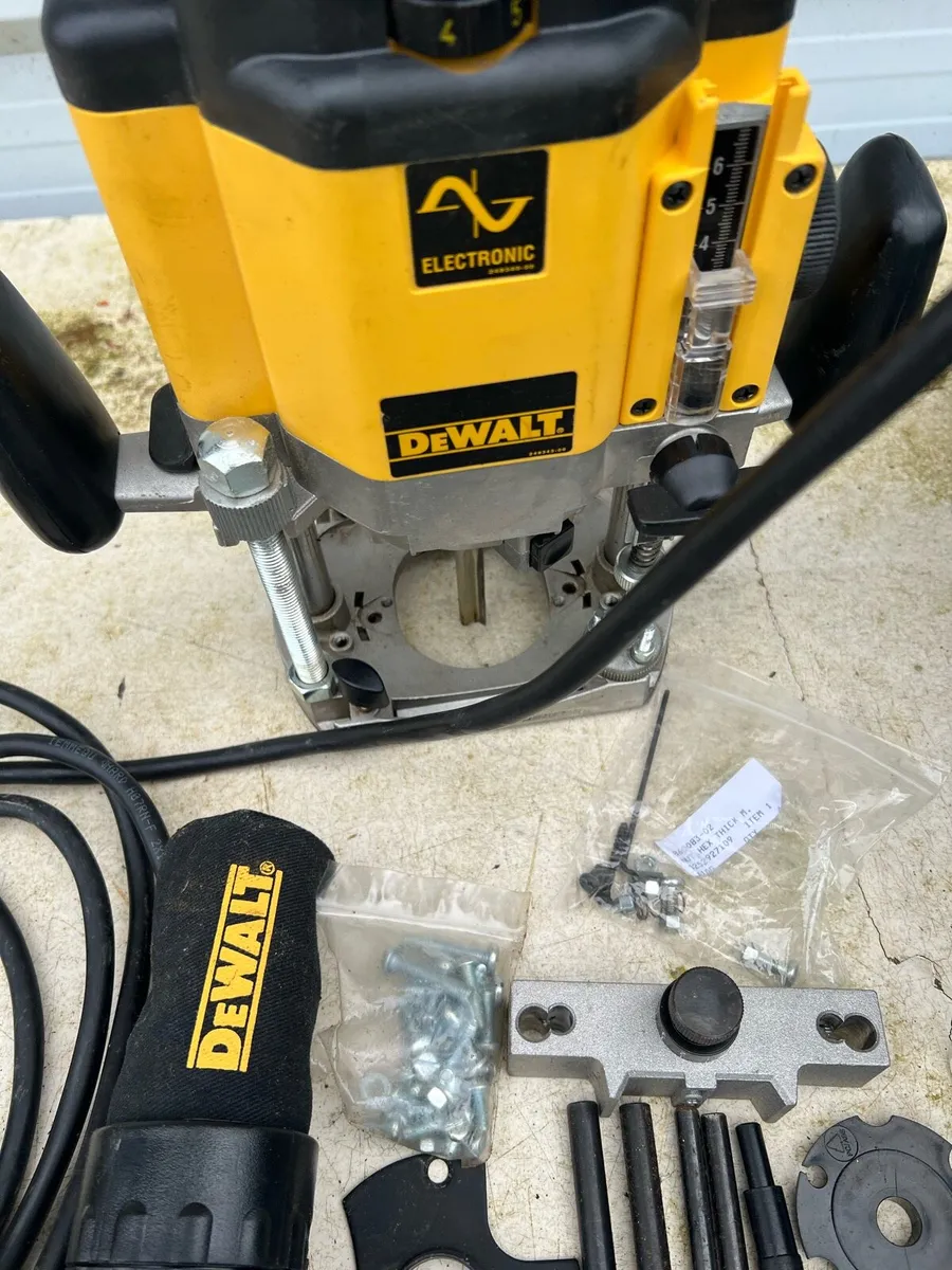 Plunge Router Dewalt DW625EL 120 volt - Image 3