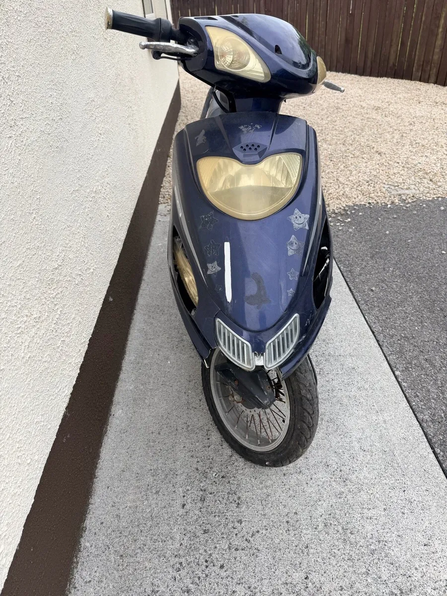 Electric moped - Image 2